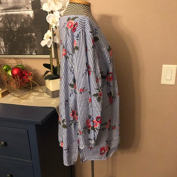 🛑SOLD🛑Blue Floral Top - Picture 3 of 6